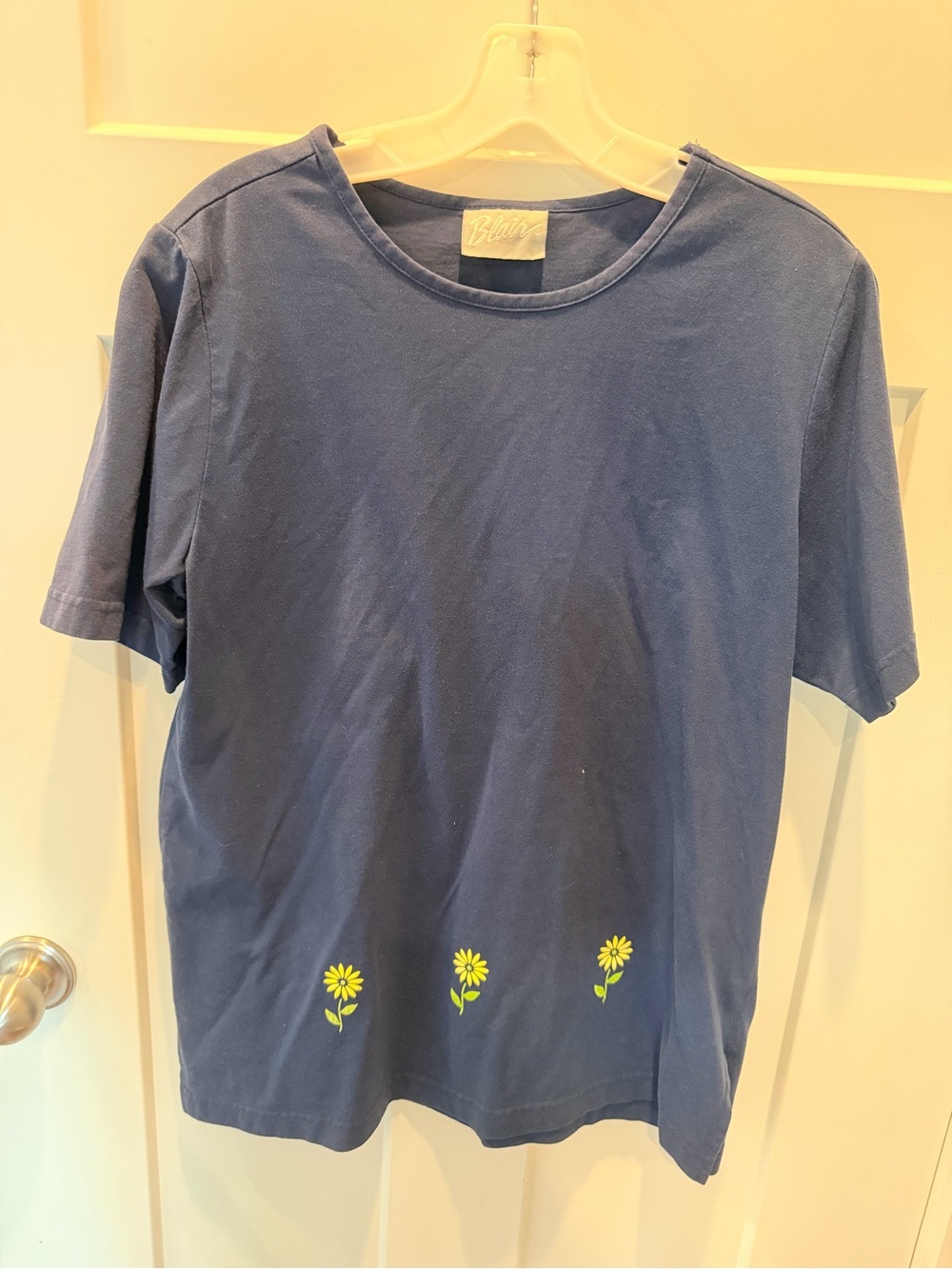 Blair Navy Blue Embroidered Daisy Floral T-Shirt Women’s Medium